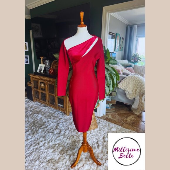 Sultry Red Dress - Picture 4 of 8